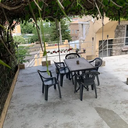 Maison 2 Chambres Grande Terrasse Proche Gare Hébergement de vacances *