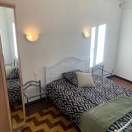 Maison 2 Chambres Grande Terrasse Proche Gare Hébergement de vacances *